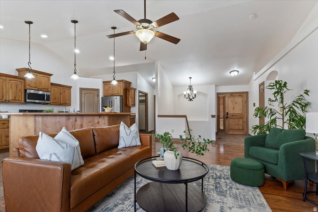 9021 N CLUBHOUSE LN Eagle Mountain, UT 84005