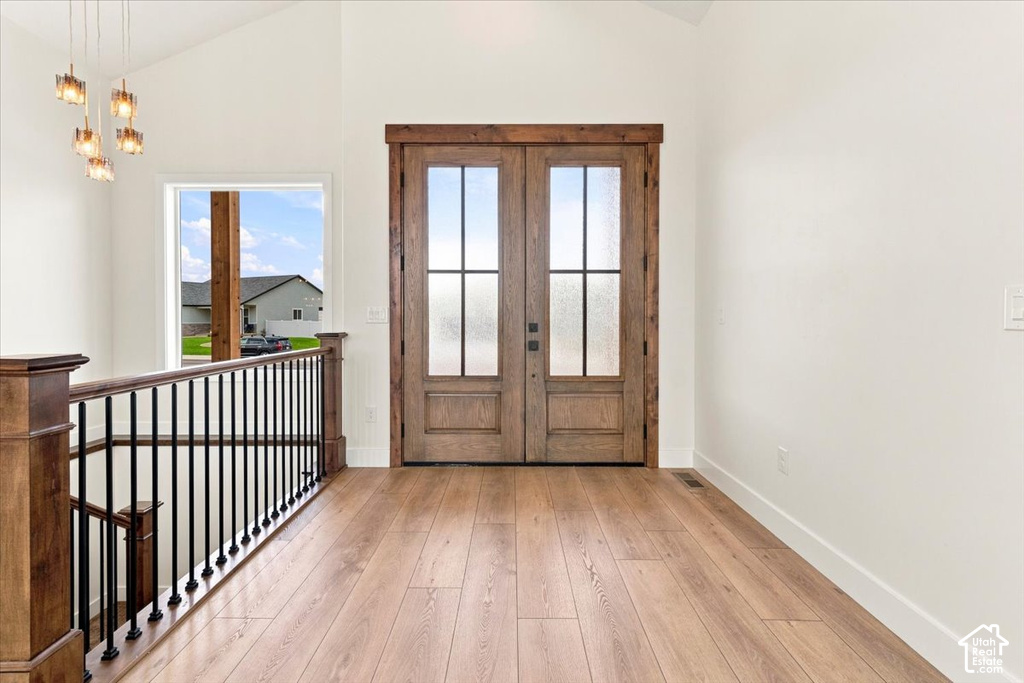 420 E SABRA WAY photo 3