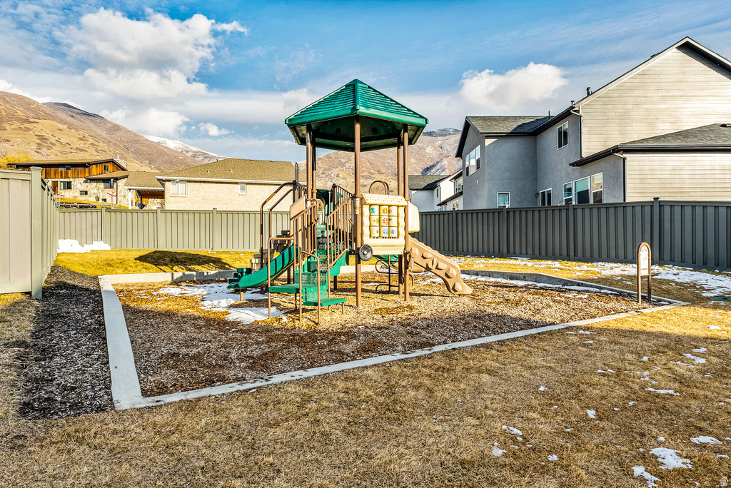 915 N EVELYN ST Farmington, UT 84025