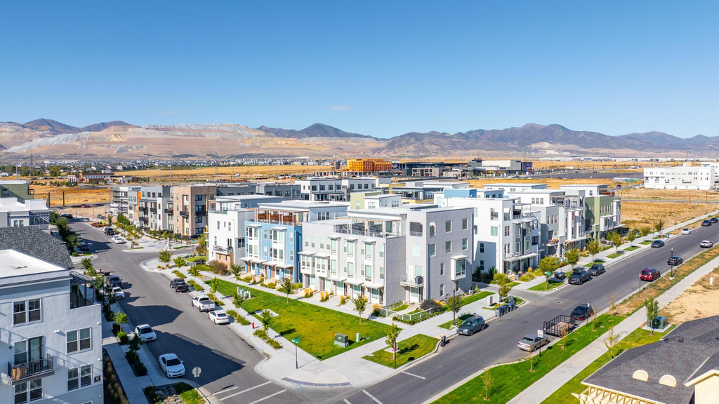 5154 W BLACK TWIG DR South Jordan, UT 84009