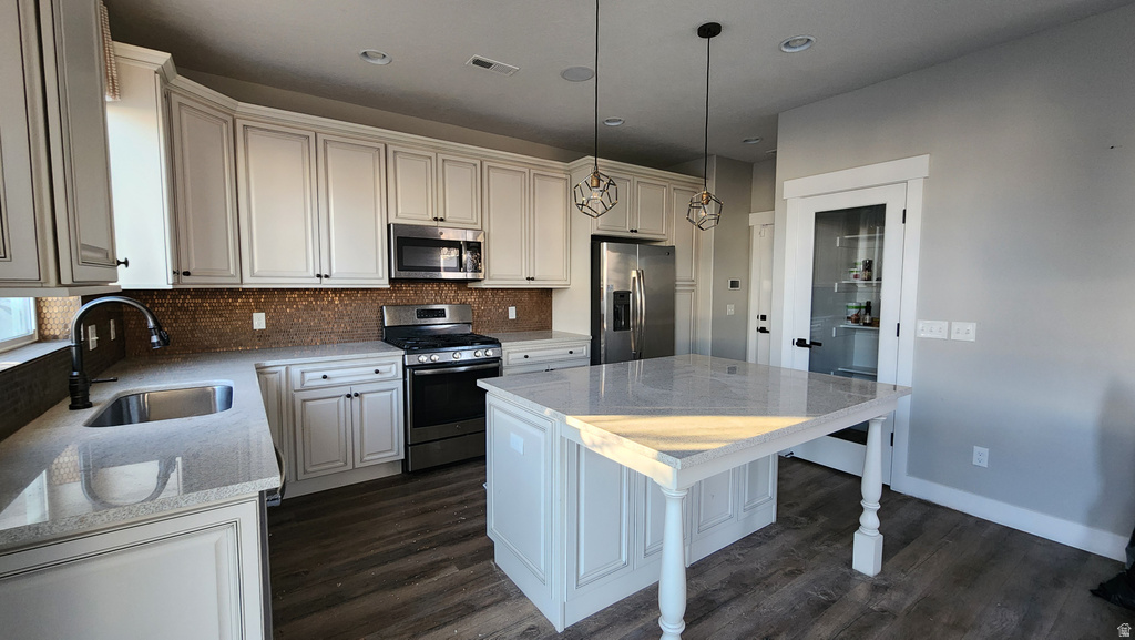 1951 W PARKVIEW DR Syracuse, UT 84075