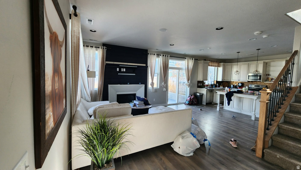 1951 W PARKVIEW DR Syracuse, UT 84075