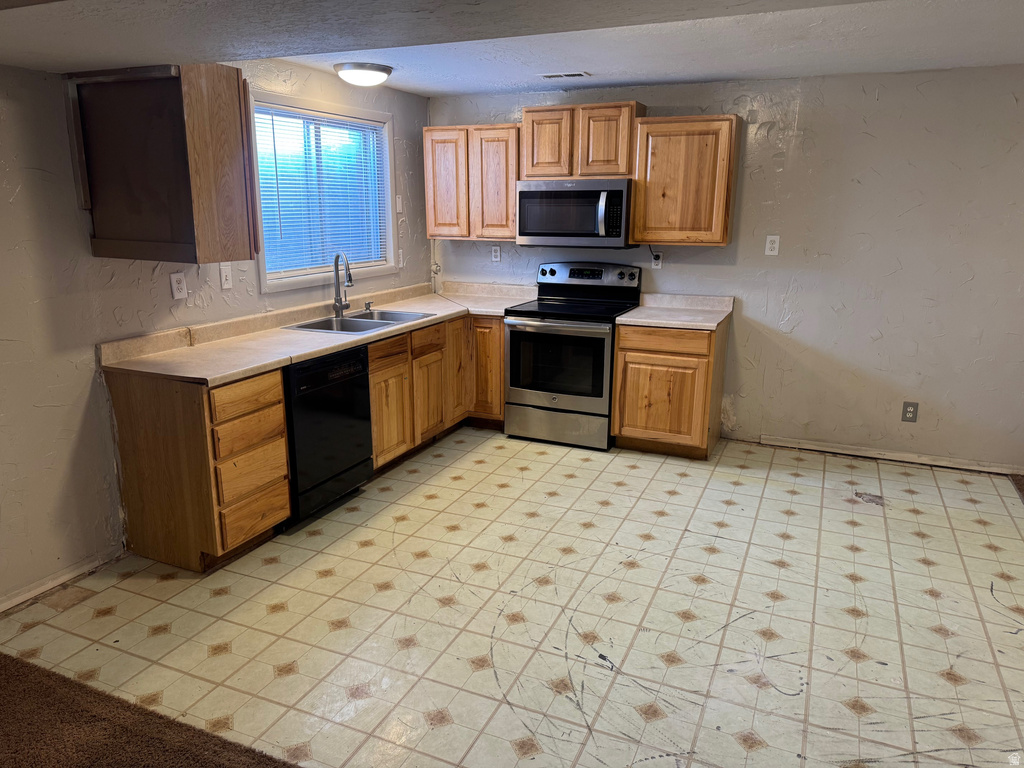 997 E 825 N Layton, UT 84040