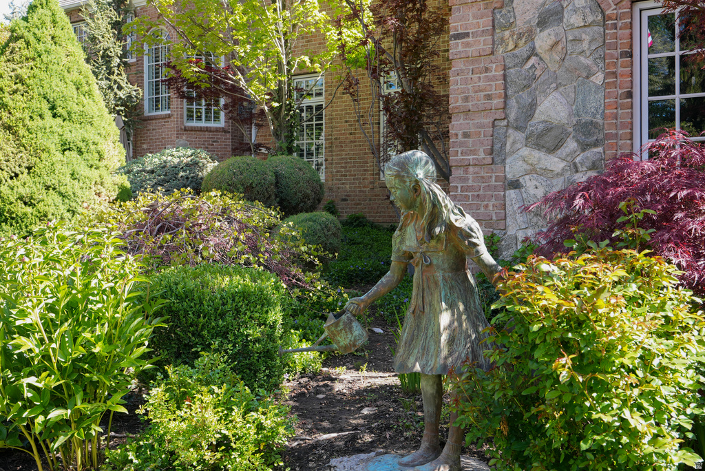 2051 E NORMANDYWOODS CT Holladay, UT 84117