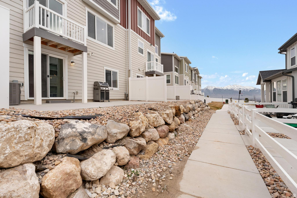 933 W LUCKY CLOVER DR Saratoga Springs, UT 84045