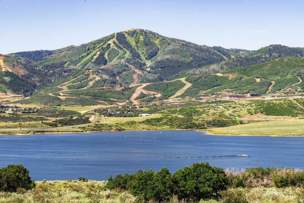 369 E KAYAK DR #204 Hideout, UT 84036