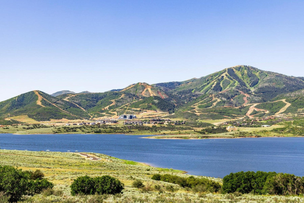 369 E KAYAK DR #204 Hideout, UT 84036