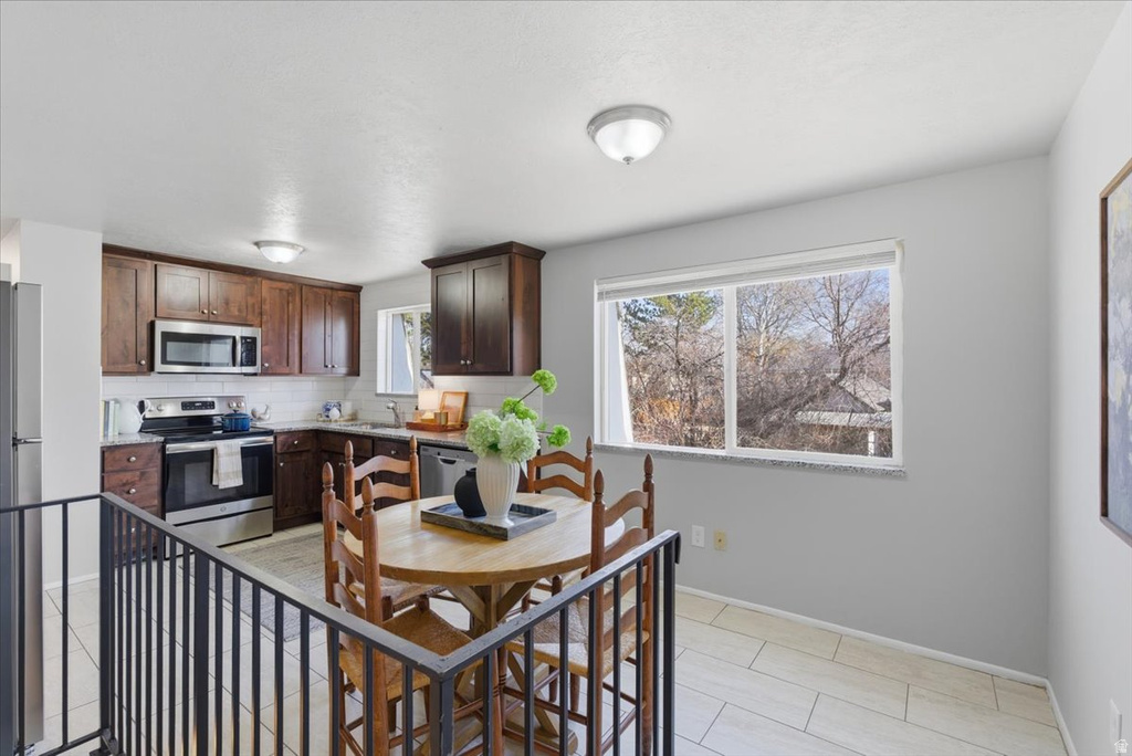 6635 S SOMERSET DR West Jordan, UT 84084