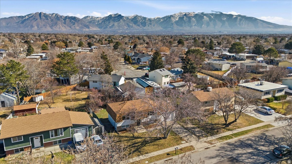 6635 S SOMERSET DR West Jordan, UT 84084