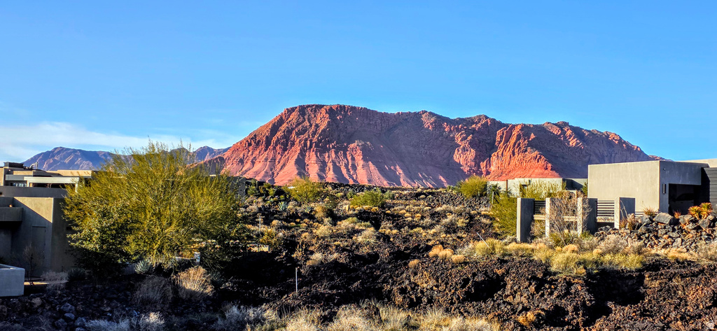 2427  TACHEENE DR St. George, UT 84770