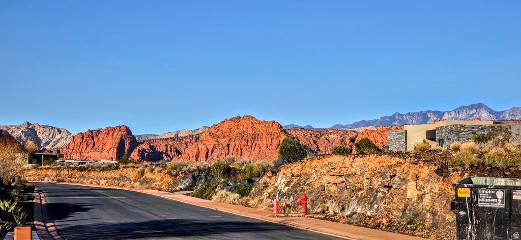 2427  TACHEENE DR St. George, UT 84770