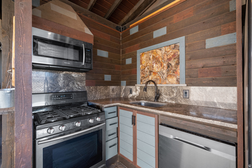 6479 W KINGS DR West Valley City, UT 84128