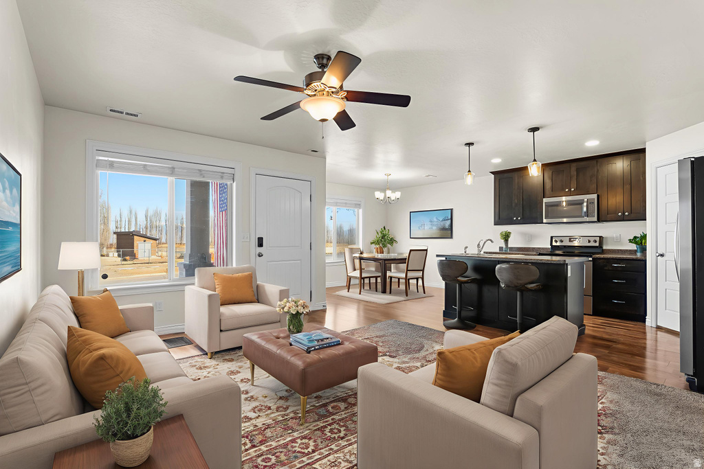 24 W APPLE SEED LN Santaquin, UT 84655