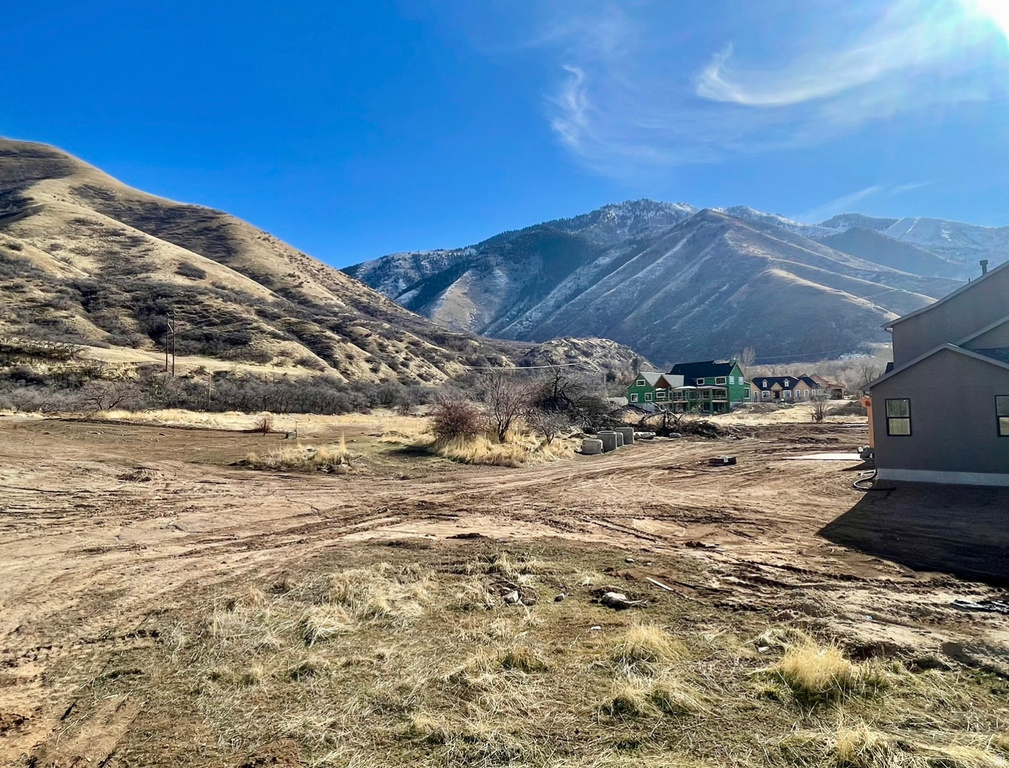 2056 E MAPLE HILLS LN Mapleton, UT 84664