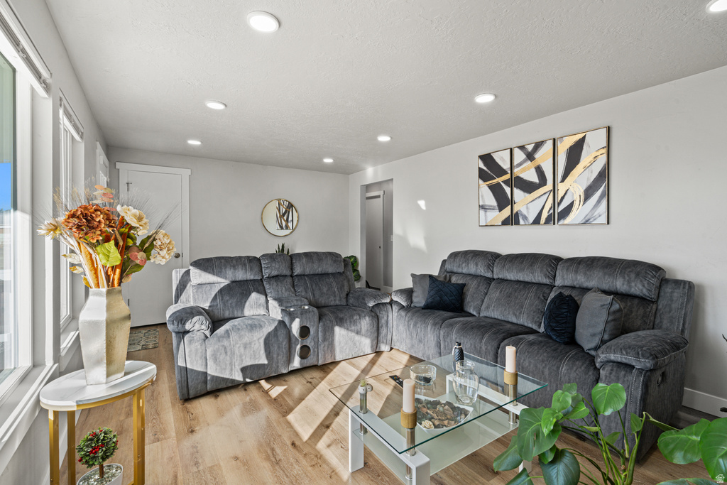 652 W GARDENIA DR Midvale, UT 84047