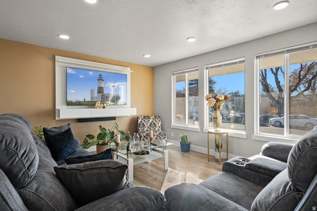 652 W GARDENIA DR Midvale, UT 84047