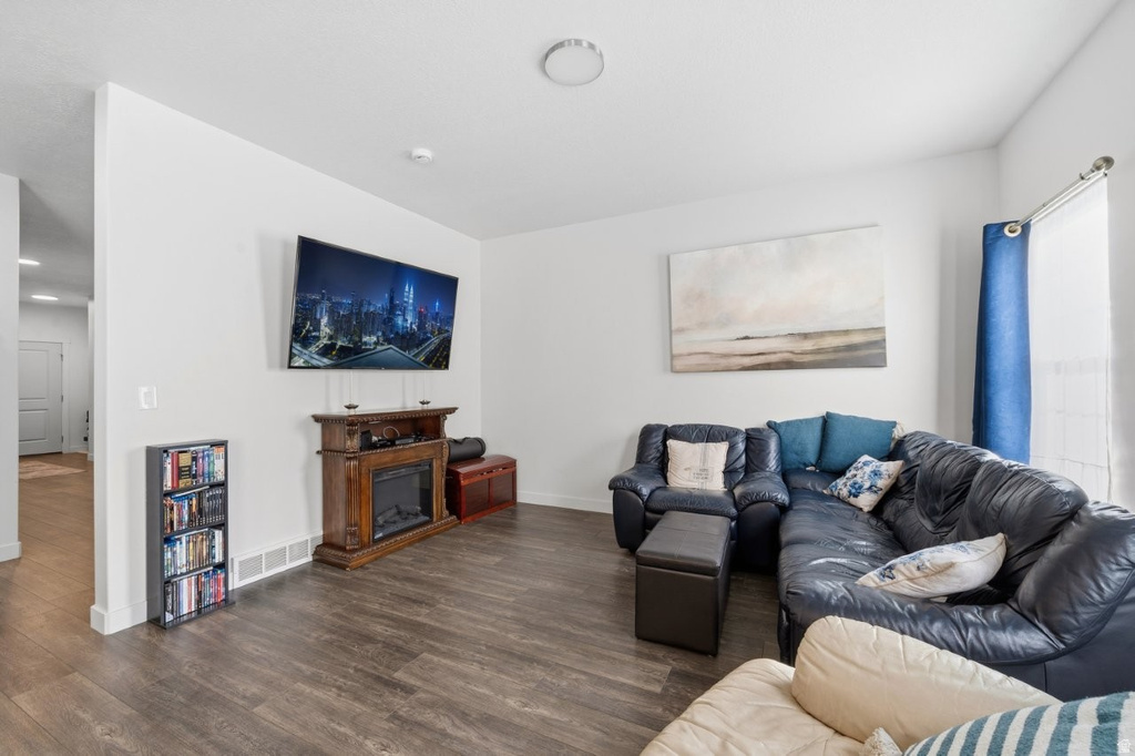 1683 S HAVEN PKWY West Haven, UT 84401