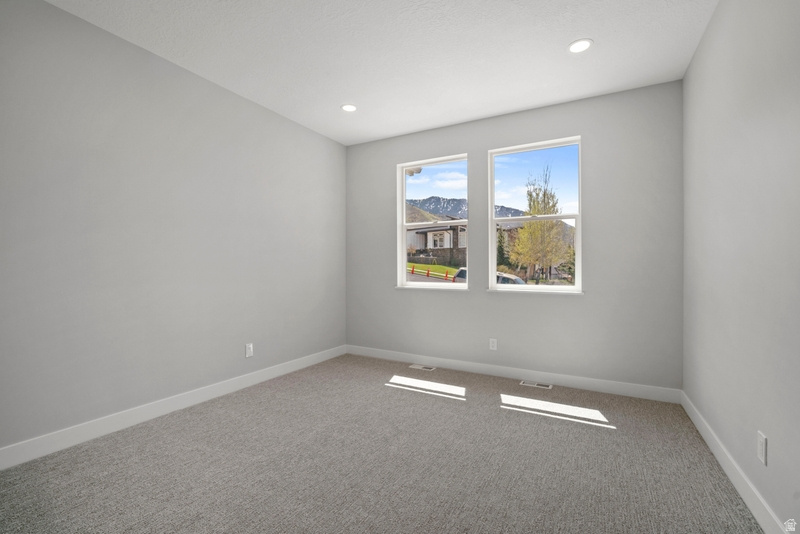 2275 E MEADOWLARK LN North Logan, UT 84341