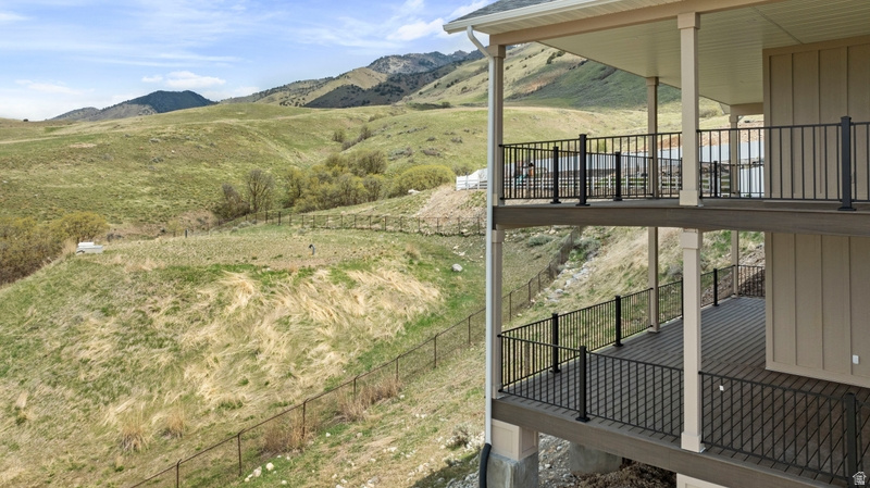 2275 E MEADOWLARK LN North Logan, UT 84341
