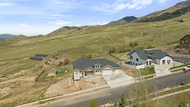 2275 E MEADOWLARK LN North Logan, UT 84341