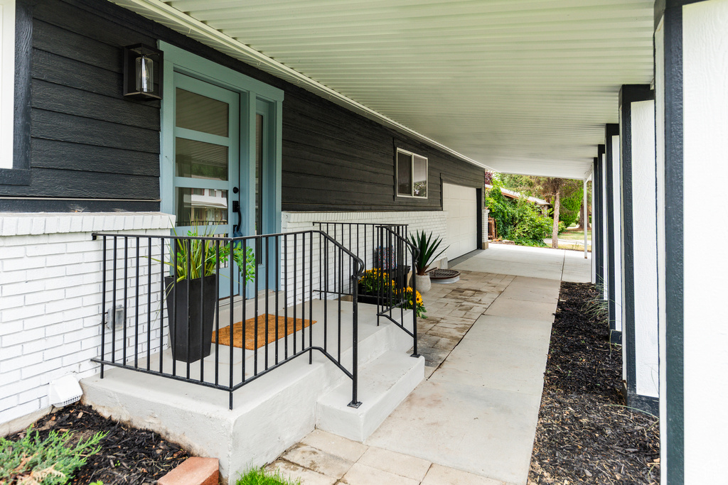 1578 E DELAWARE LN Holladay, UT 84117