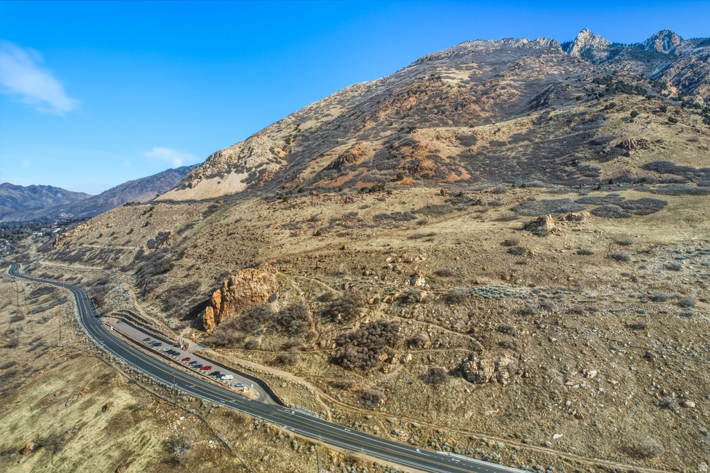 5560 S WASATCH BLVD Holladay, UT 84124