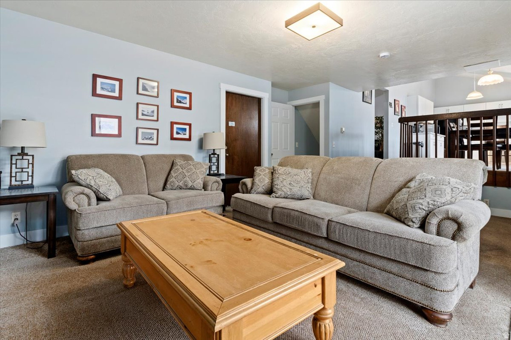 8931 S QUAIL HOLLOW DR Sandy, UT 84093