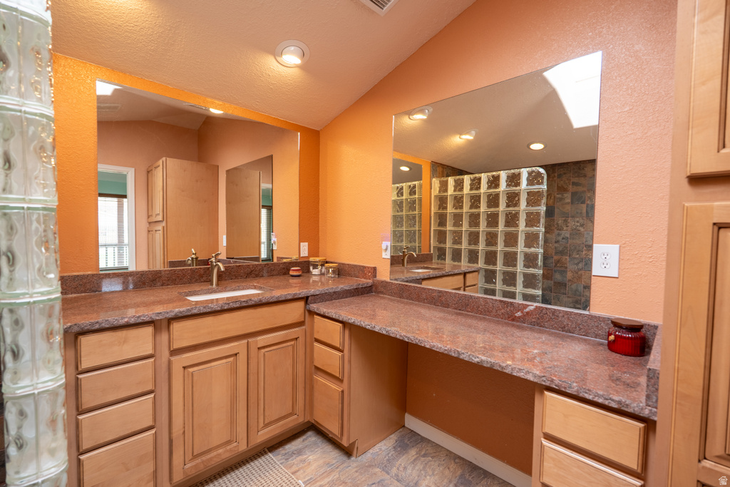 69 E CORONADO LN Moab, UT 84532