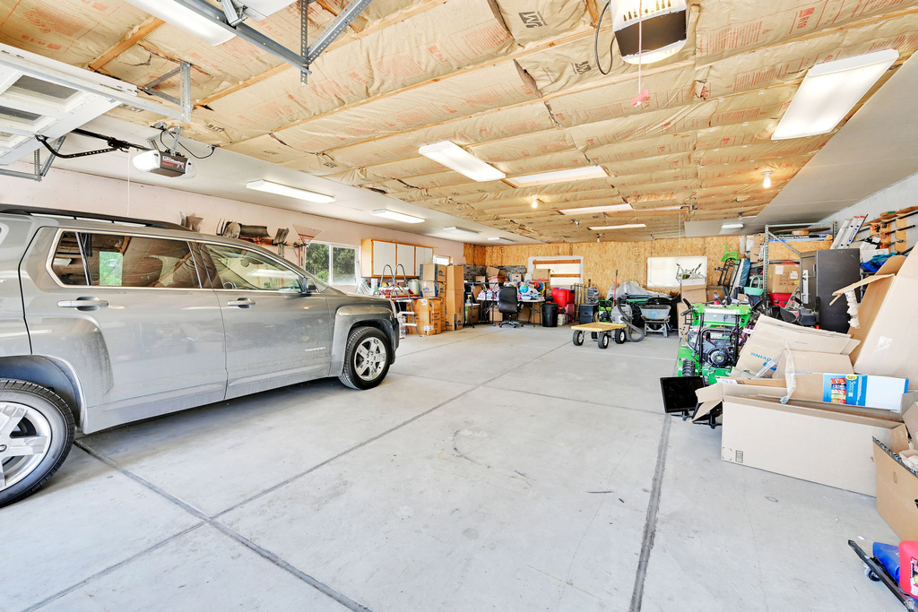 3139 N PELICAN DR Farr West, UT 84404