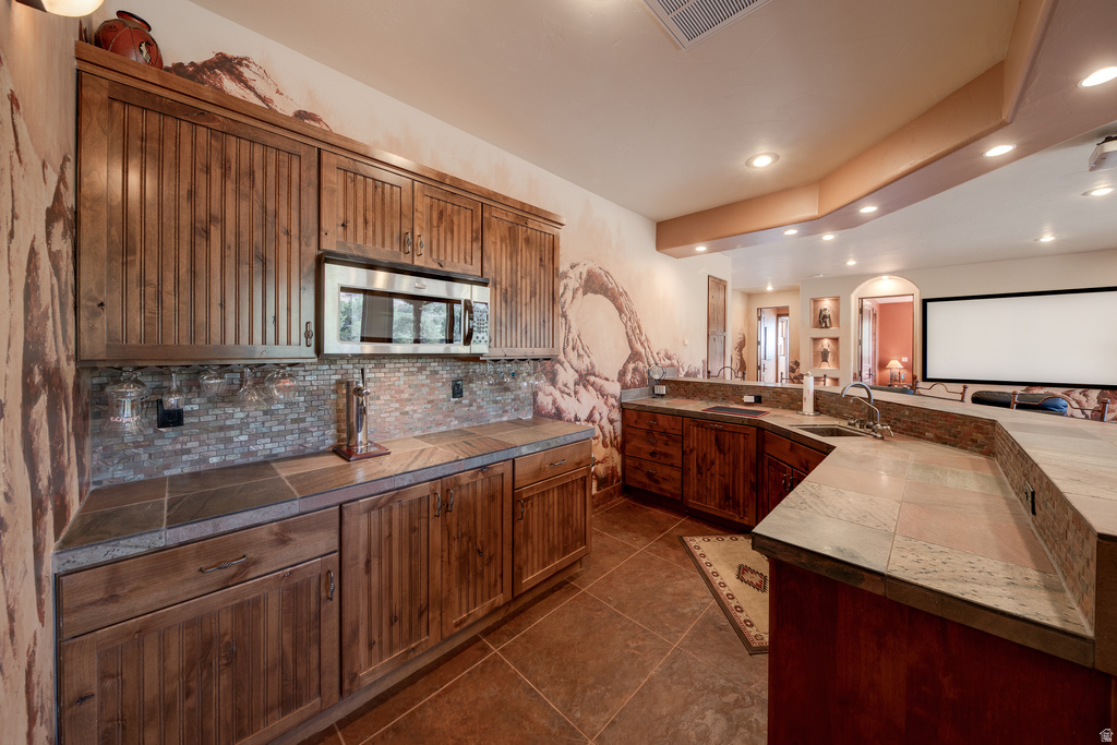 100 S JOE WILSON DR Moab, UT 84532