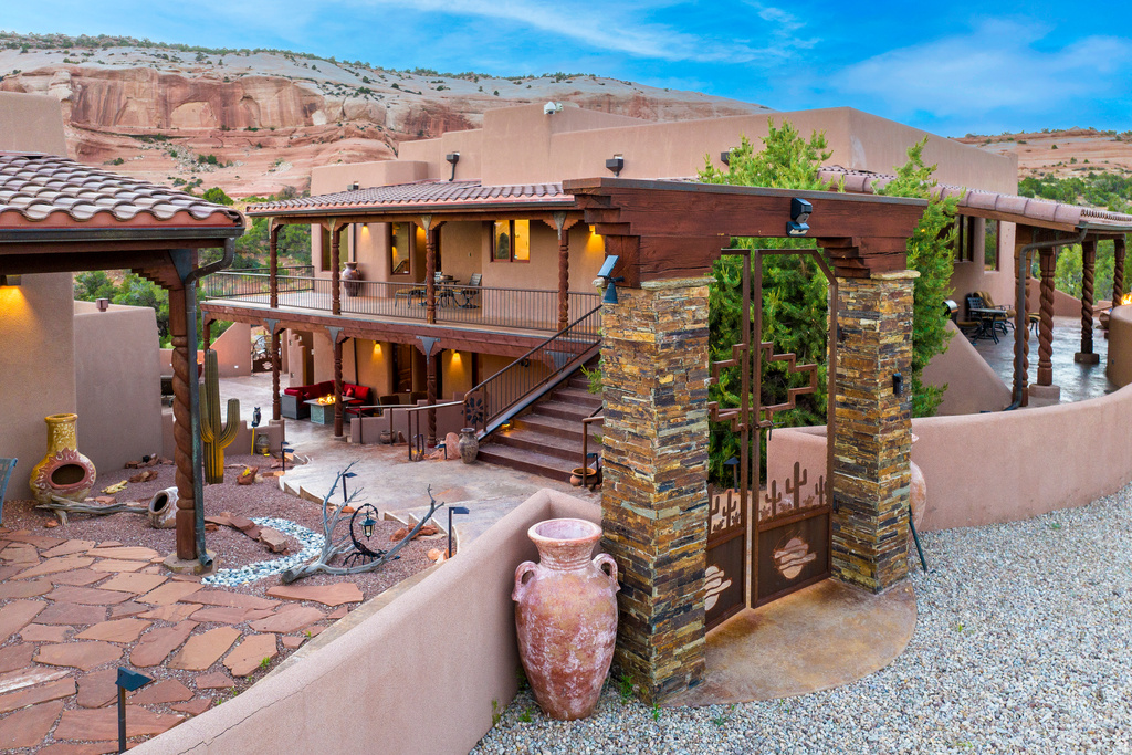 100 S JOE WILSON DR Moab, UT 84532