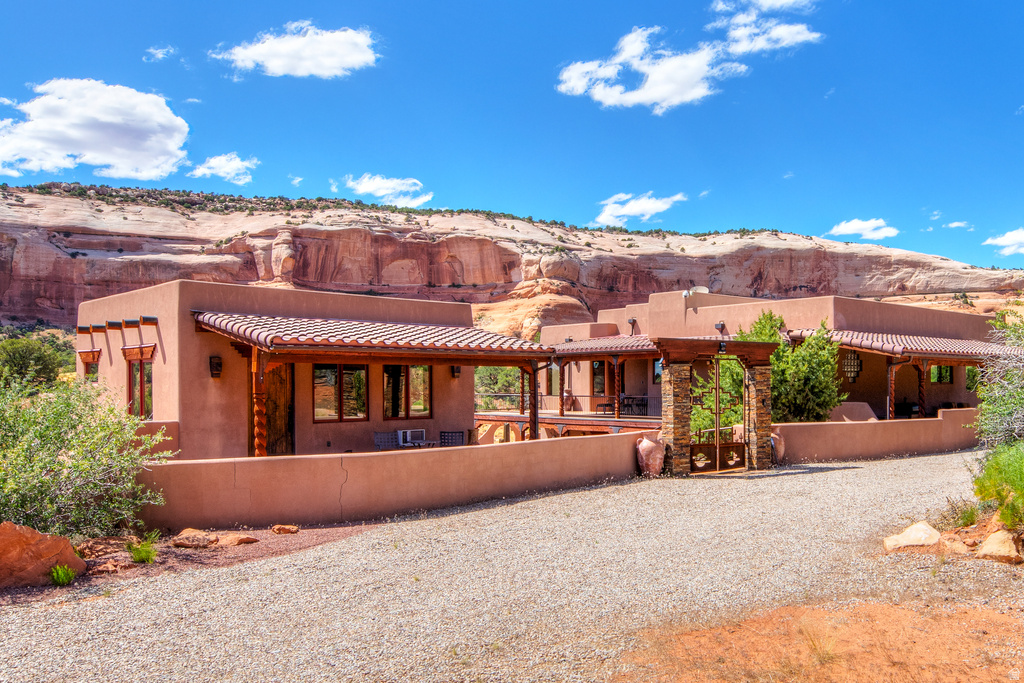 100 S JOE WILSON DR Moab, UT 84532