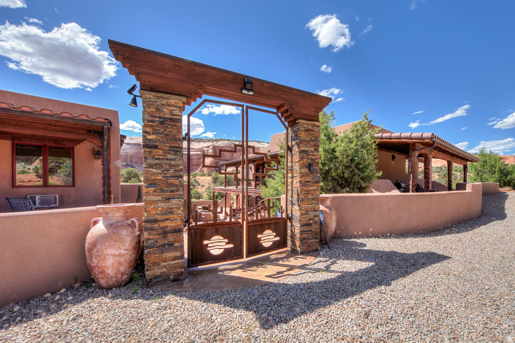 100 S JOE WILSON DR Moab, UT 84532