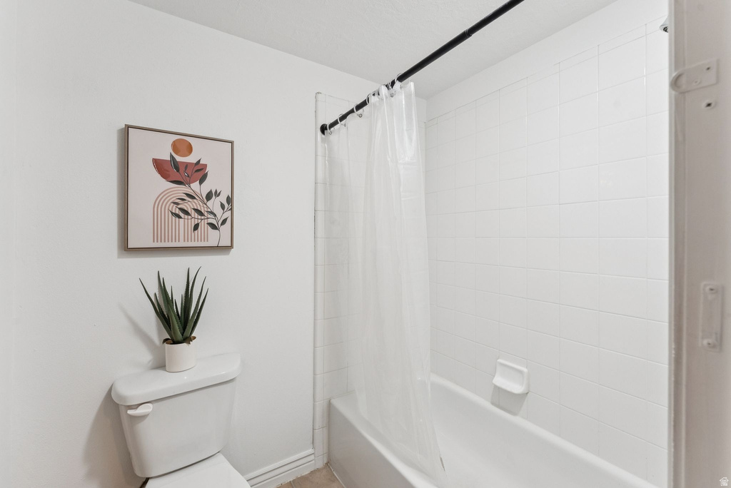 Full bath with shower / tub combo and toilet