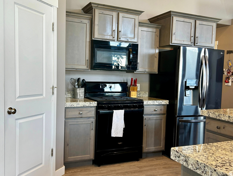 2045 E MINE ROCK RD Lake Point, UT 84074