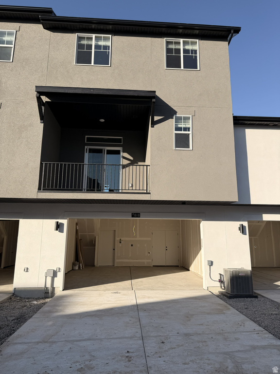 818 W IVYWELL LN #215 North Salt Lake, UT 84054