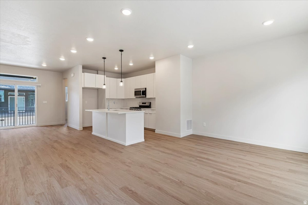 818 W IVYWELL LN #215 North Salt Lake, UT 84054