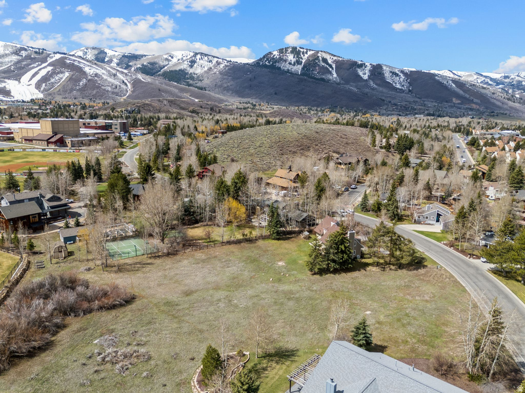 2045  LUCKY JOHN DR Park City, UT 84060