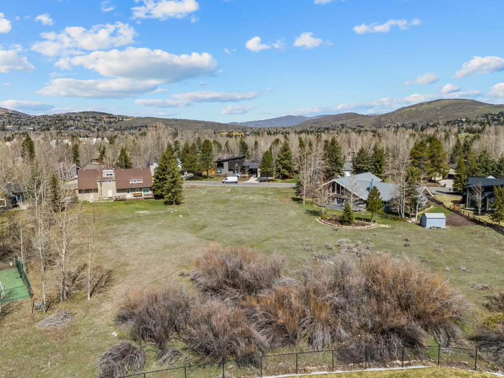 2045  LUCKY JOHN DR Park City, UT 84060
