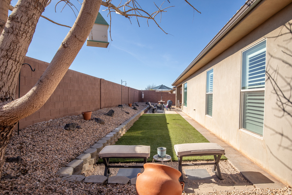 1212 E GORDON LN Washington, UT 84780