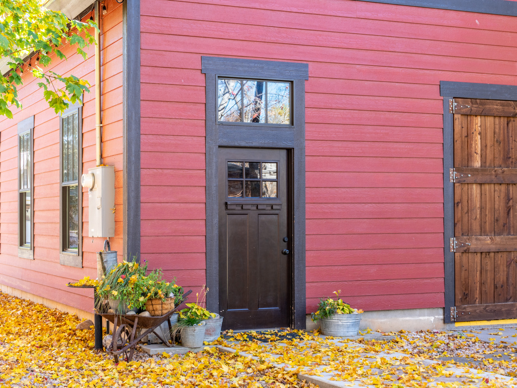 237 S 7400 E Huntsville, UT 84317