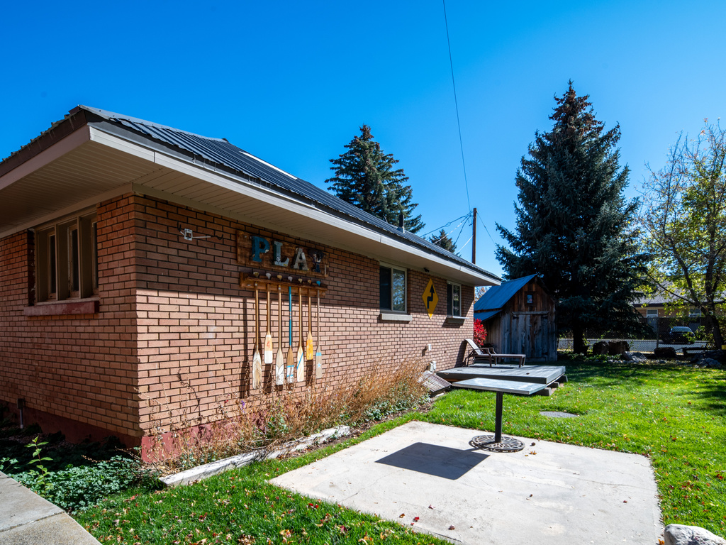 237 S 7400 E Huntsville, UT 84317