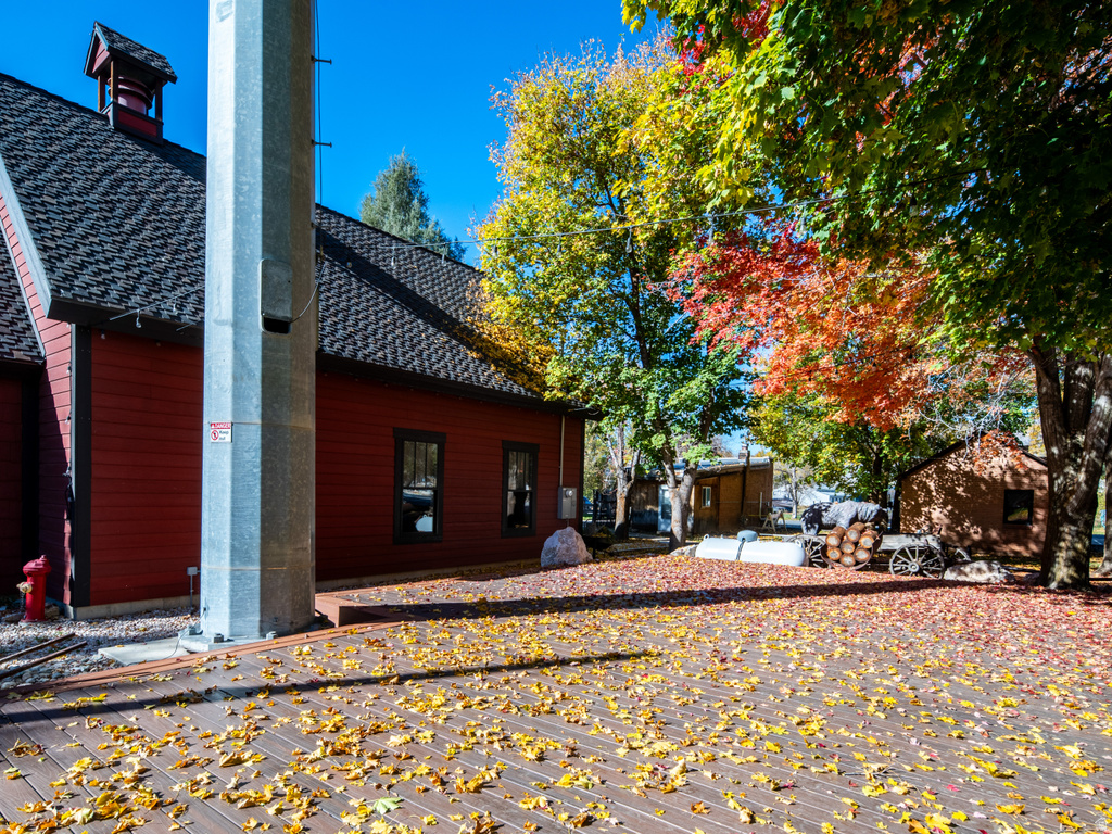 237 S 7400 E Huntsville, UT 84317