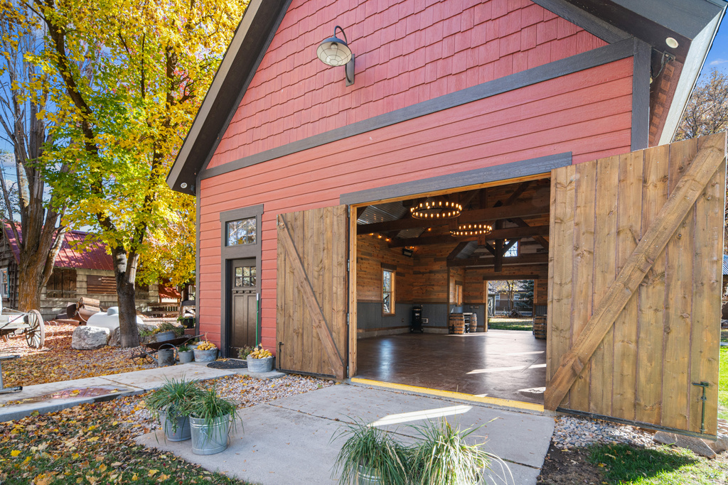 237 S 7400 E Huntsville, UT 84317