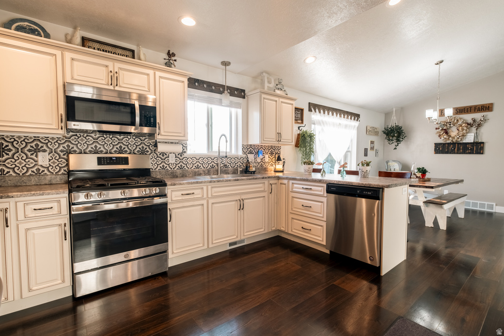 45 N CENTER ST Hyrum, UT 84319