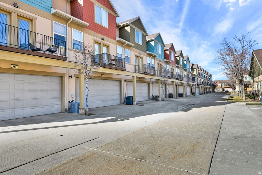 864 N FARMINGTON XING Farmington, UT 84025