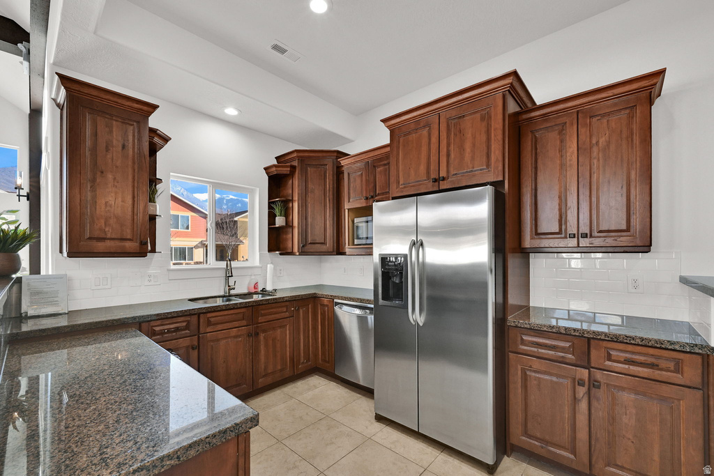 864 N FARMINGTON XING Farmington, UT 84025