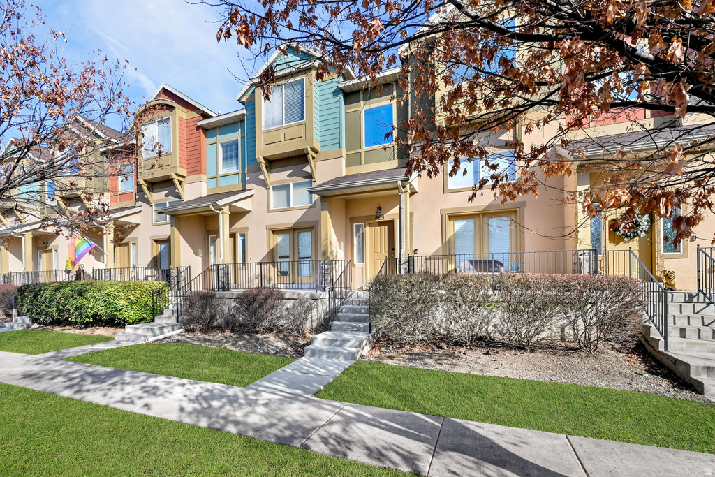 864 N FARMINGTON XING Farmington, UT 84025