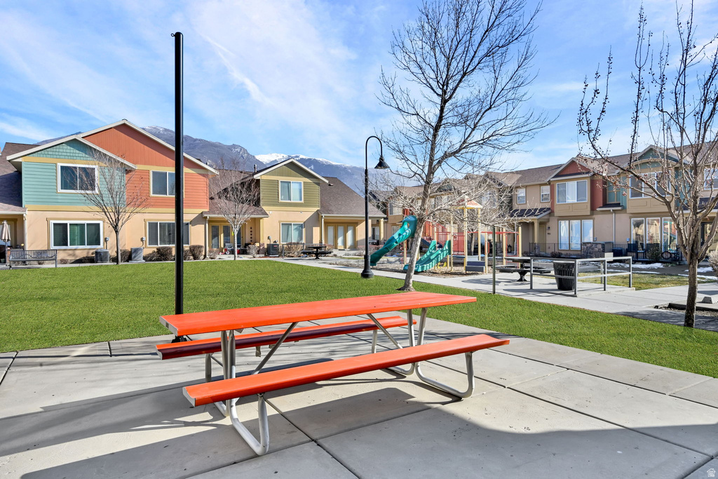 864 N FARMINGTON XING Farmington, UT 84025