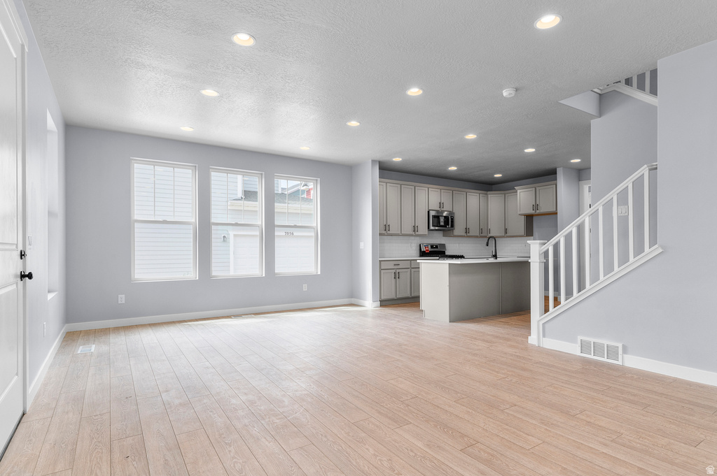 7046 W SWANSEA DR South Jordan, UT 84009